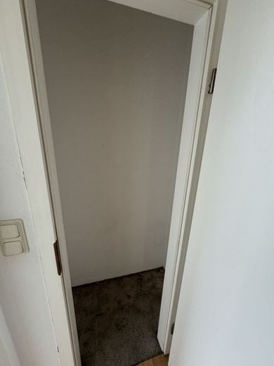 WG taugliche  2-R-Wohnung in MD-Sudenburg san. Altbau; im 2.OG 43²  mit EBK .zu vermieten . – Abstellraum