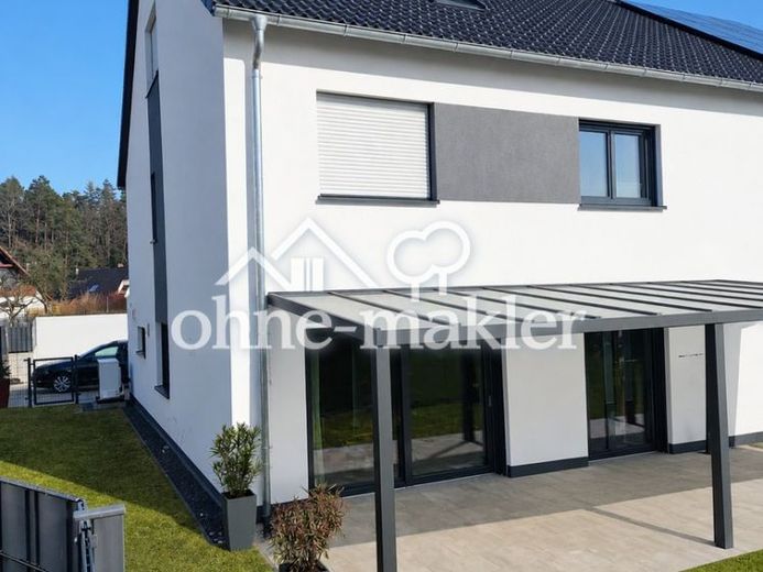 Maison jumelée moderne dans un emplacement privilégié de Röthenbach a.d. Pegnitz – quartier de Renzenhof – Photo 1