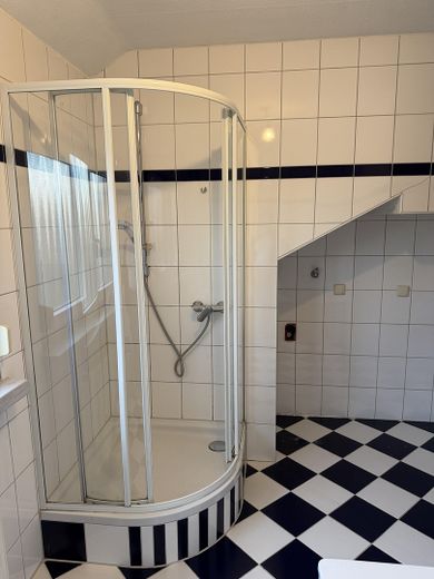 Schöne helle 97m2 große Maisonette Wohnung in Wiesloch-Baiertal – Badezimmer DG