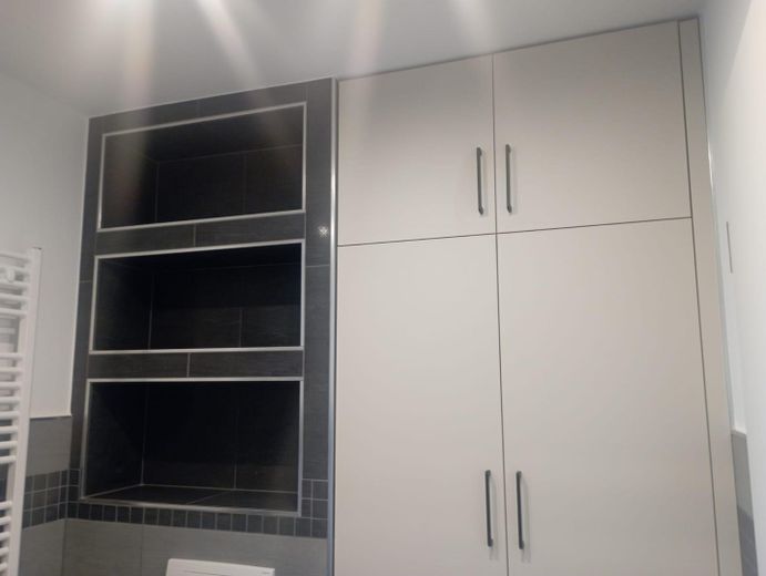 Apartamento de 1 habitación con terraza y cocina equipada en el centro de Cottbus – Bad-Einbauschrank