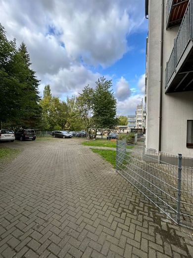 Großzügige 2-Zimmer mit Balkon, EBK, Wannenbad und Laminat in zentraler Lage! SP mgl. – photo-2023-10-05-16-10-07~01