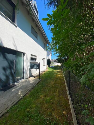 Neuwertige 3-Zimmer-Eigentumswohnung in Straubing – Hauseingang