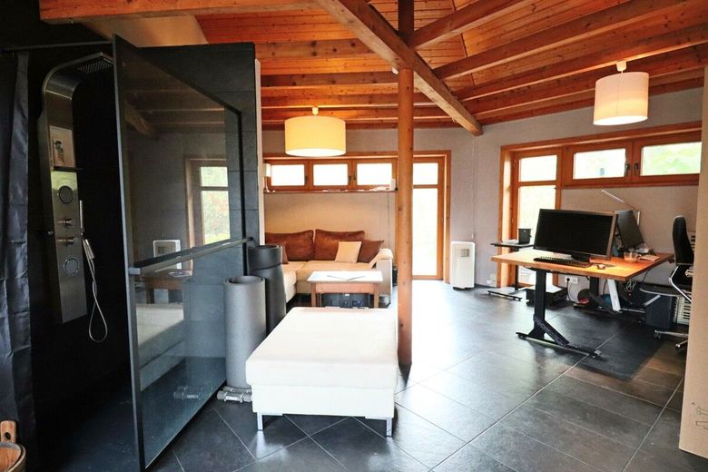 Schlafzimmer 1 mit Dusche EG