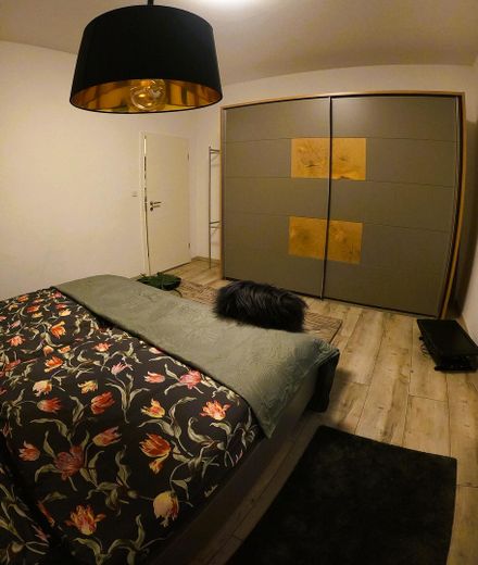 VOLL MÖBLIERTES WOHNEN IN MICHENDORF VOR DEN TOREN VON POTSDAM UND BERLIN – Schlafzimmer