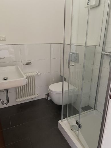 Apartamento de 2 habitaciones, aprox. 92 m², con balcón – Foto 3