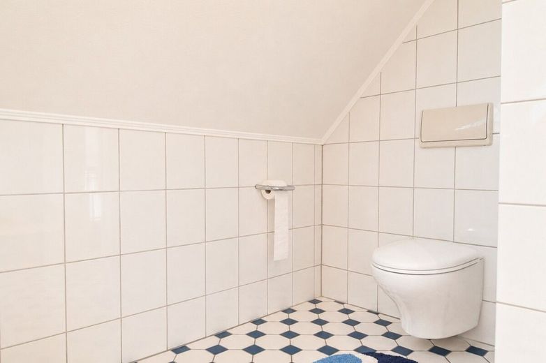 Elegante 3 - 4 Zi Maisonette mit Galerie mitten in Königstein – WC