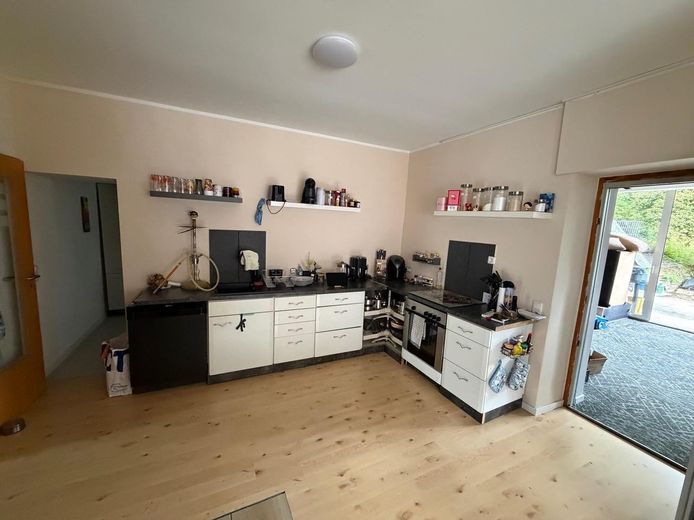 Einfamilienhaus mit Aussicht und großzügigem Waldgrundstück – Küche 