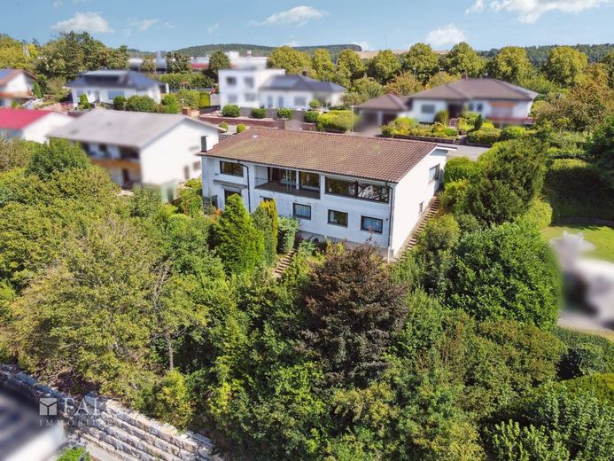 Freistehende Villa auf großem Grundstück in Buchen – Ihr neues Zuhause
