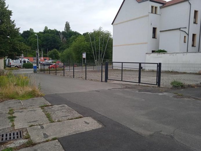 Ehem. Autohaus - Kleinteilig aufgeteilt - Kapitalanlage od. Selbstnutzer – Zufahrt Halle Ost