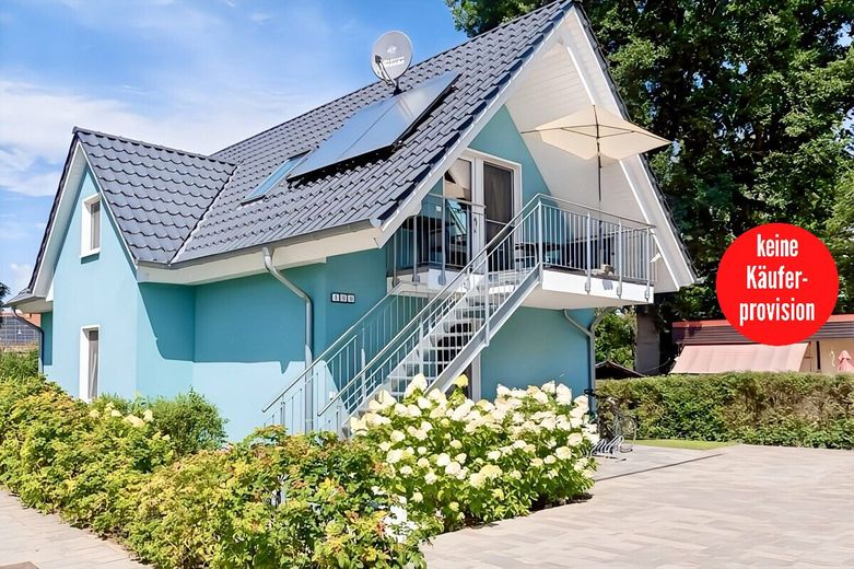 HORN IMMOBILIEN ++ tolles Ferienhaus in Röbel an der Müritz mit zwei Ferien-Wohnungen – Hausansicht