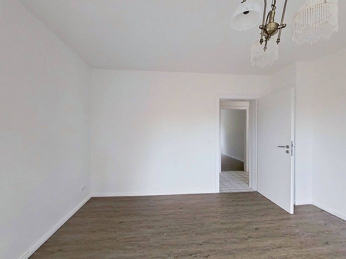 Großzügig gestaltete 4-Zi.-Whg. mit BALKON und viel Komfort – Foto 4