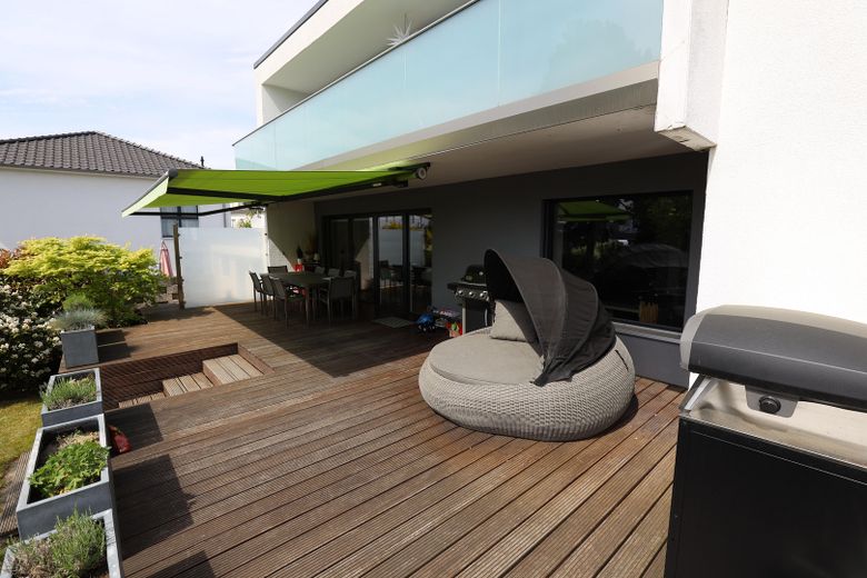 Hochwertiges, modernes Einfamilienhaus | Großer Garten | Sanierung 2014 | Klimaanlage | PV-Anlage – Terrasse 3