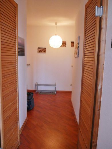 Blick v. Wohnzi. in den Flur