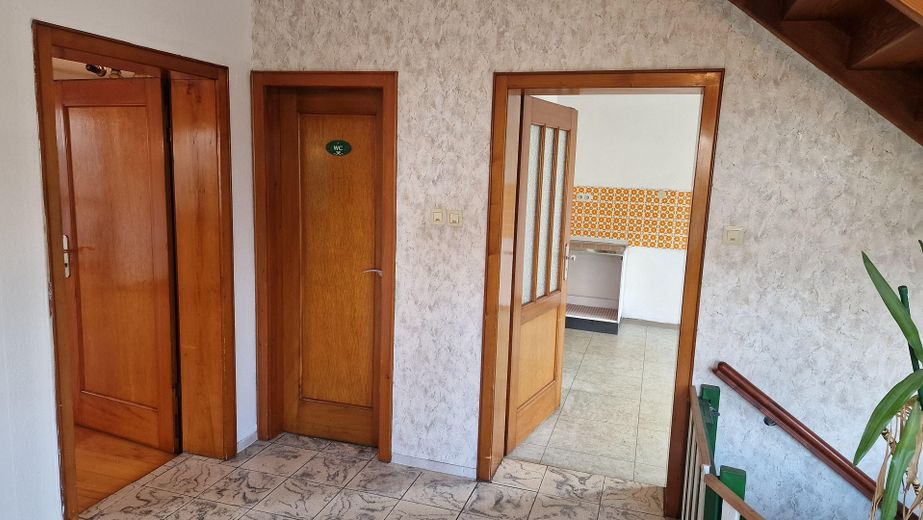 Diele zur Küche und WC