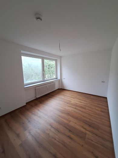 Schlafzimmer Richtung Fenster
