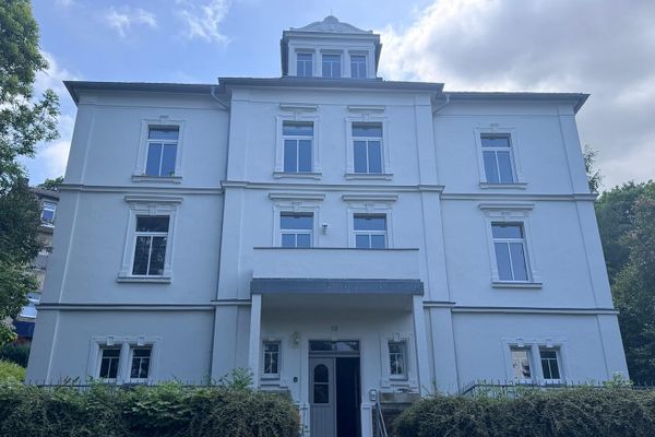 frisch sanierter 5 - Zi DG-Wohntraum mit Fernblick und Gartenanteil in einer Villa