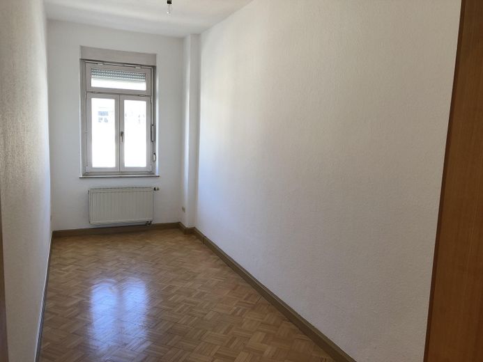 Neuwertige Wohnung mit vier Zimmern, Vollbad und EBK, Traumterrasse in Freiberg – Kinderzimmer