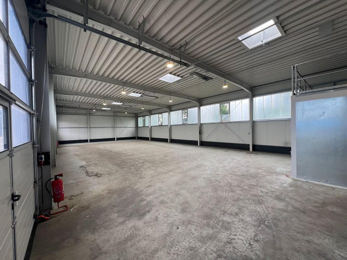 Новое коммерческое помещение (300 м²) с офисом, 1.500 м² открытой площадки и отличным подключением к A25 – Foto 3