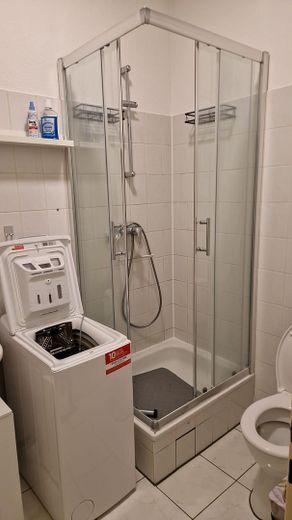 ruhige große 1 Zimmer Wohnung im Innenhof – Bad