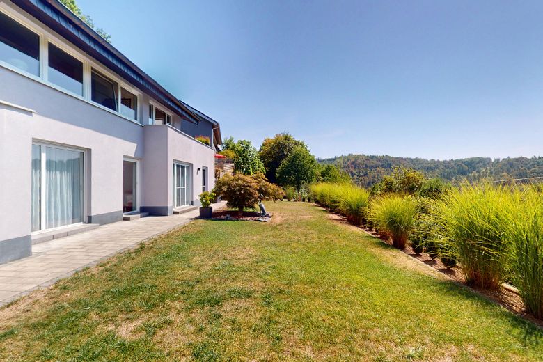 Modernisiertes Einfamilienhaus mit Charakter – Hanglage, Garten und viel Platz in Mömbris – Garten