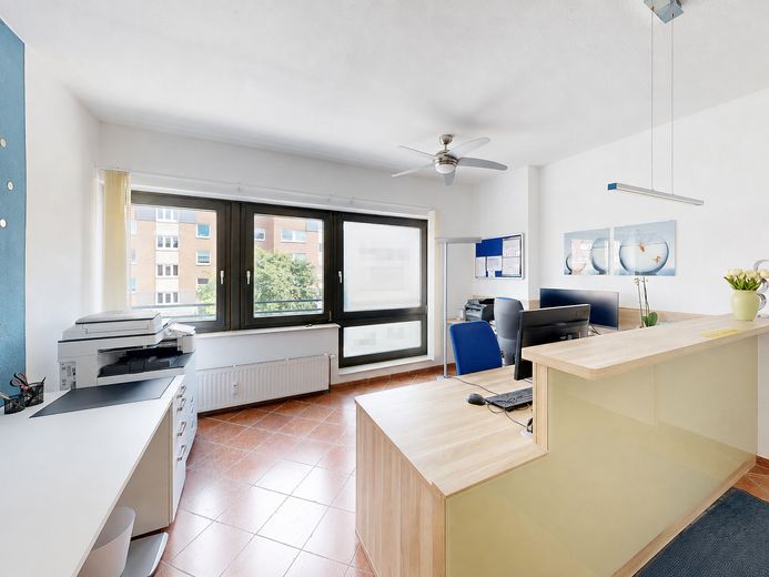 Amplia superficie con potencial residencial en Bergedorf: ¡también apta para vivienda compartida! – Empfangsbereich
