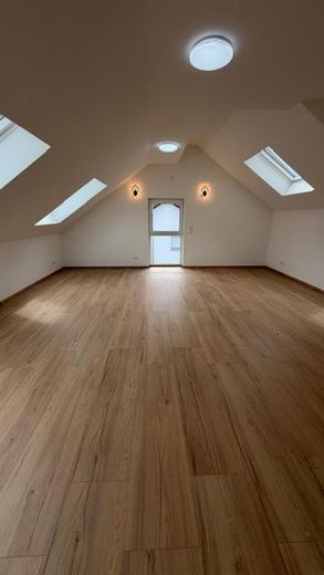 NEUBAU ERSTBEZUG GROSSE 3-ZIMMER WOHNUNG MIT KLIMAANLAGE – Foto 1