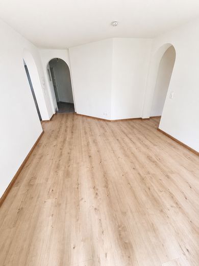 Idyllic 3.5-room apartment with large garden share in KN-Petershausen – Wohnzimmer