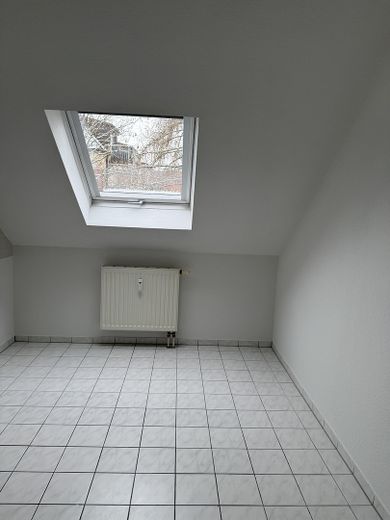 Schöne, zentral gelegene und helle DG-Wohnung – फोटो 7