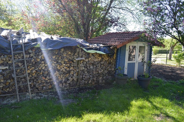 Gartenhaus und Brennholz