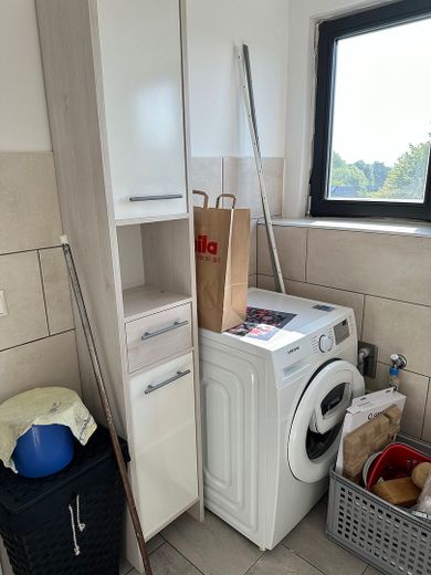 Einzimmerwohnung im Dachgeschoss, EBK, Fußbodenheizung im Duschbad – Badezimmer