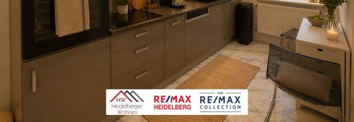 Stilvolle 2-Zimmer-Altbauwohnung mit Balkon und 3,30 m Deckenhöhe in denkmalgeschütztem Gebäude - perfekt für Eigennutzer oder Kapitalanleger!