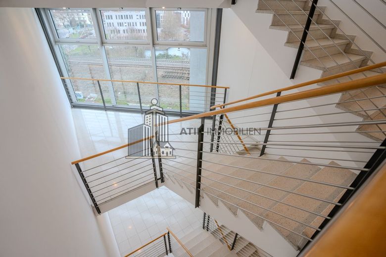 ATIK: Repräsentative Büros x herausragende Architektur x optimale Infrastruktur - provisionsfrei – Treppenhaus