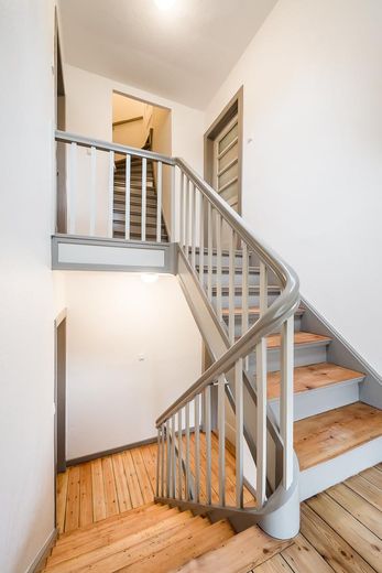 ***NEU***2-Zimmer Whg, teilsaniert & in Uni-Lage*** – Treppenhaus