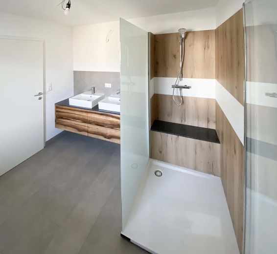 Bad mit Einbauten vom Schreine