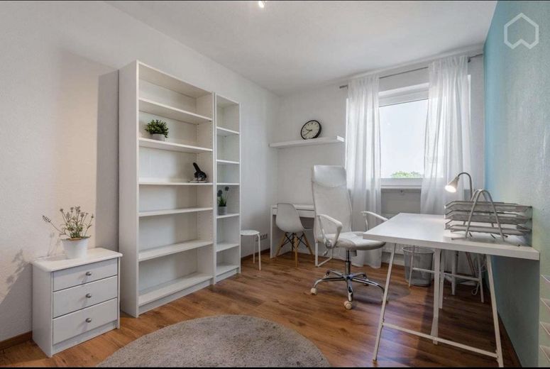 WG गठन: उत्कृष्ट स्थान पर सुसज्जित 3 WG कमरे – Frankfurt Niederrad – Zimmer 1