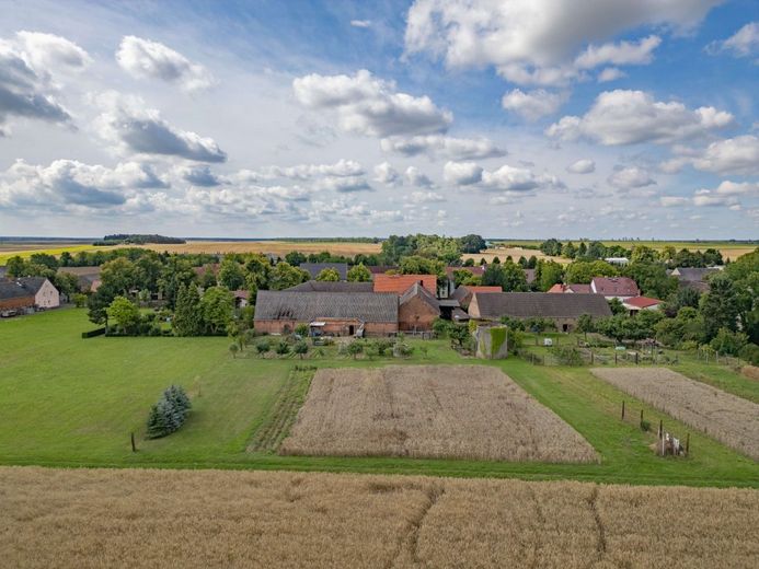 Wunderschöner Vierseitenhof im Bestzustand – Blick auf den Garten