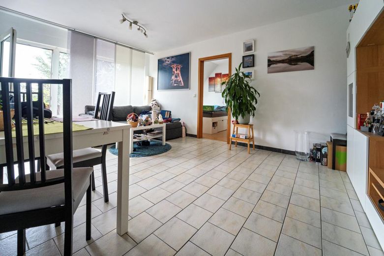gepflegte 3-Raum-Wohnung mit Balkon – Wohnzimmer aus Sicht Diele