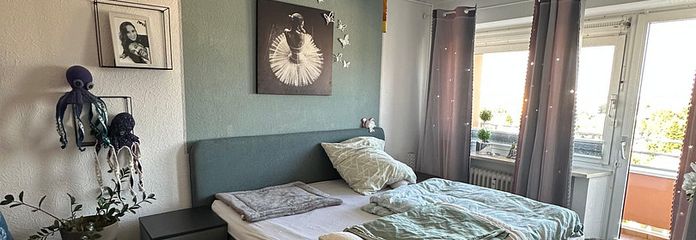 Sonnige 2,5 Zimmerwohnung in Germering + TG – Schlafzimmer mit Balkon