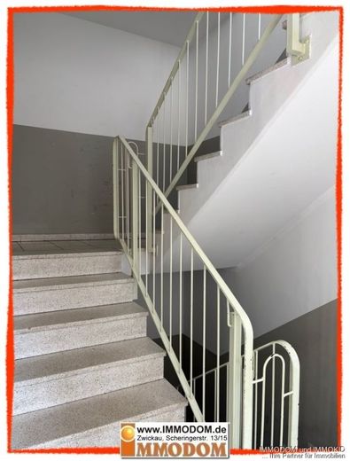 2-Zimmer-Wohnung mit BALKON und TG-PKW-Stellplatz, zentral und bahnhofsnah, zu verkaufen! – Treppenhaus