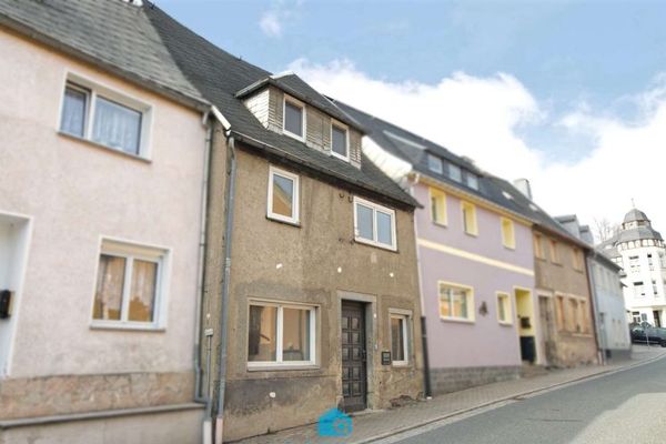 Casa di città centrale a Lößnitz aspetta una nuova vita