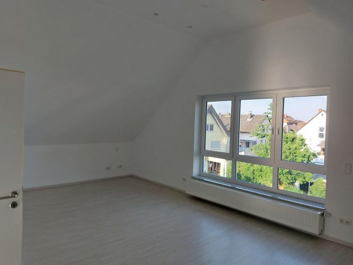 Langen - Moderne Maisonette im Herzen der Altstadt – Schlafraum DG Westseite