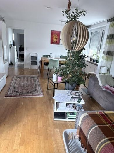 Mieszkanie 3-pokojowe blisko centrum z balkonem i nowoczesnym wyposażeniem – Wohn-/Esszimmer