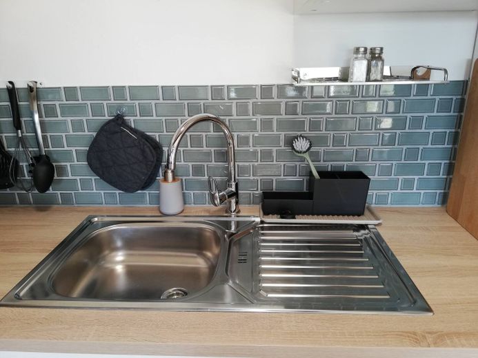 Appartement entièrement équipé, terrasse, jardin, place de stationnement – Photo 30