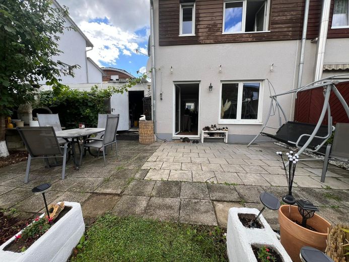 Familiendomizil in Brühl Badorf: Reihenendhaus mit großem Garten, Smarthome & Top-Lage – Terrasse