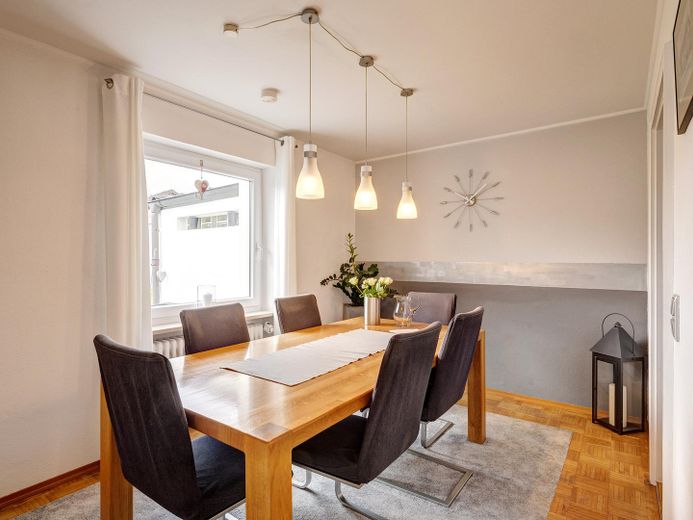 Wohnen, Arbeiten, Vermieten: Flexibles Raumwunder mit Anbau! – Esszimmer