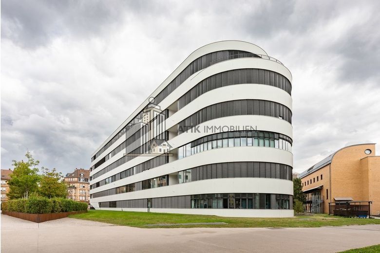 ATIK: Helle, klimatisierte Büroflächen im zentral gelegenen Synus Bürogebäude – Außenansicht