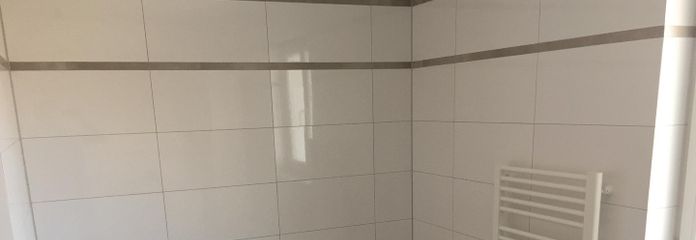 Bad Wanne und Handtuchtrockner