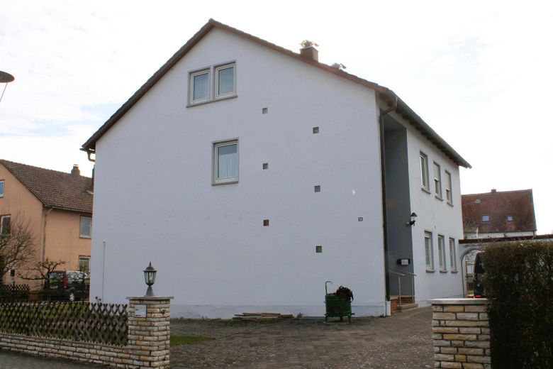 Gepflegtes Zweifamilienwohnhaus in Wilburgstetten mit vielfältigen Nutzungsmöglichkeiten – Nord-/Ostansicht