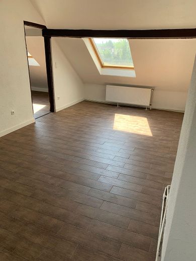 Großfamilienparadies mit großem Grundstück und zu prüfender Entwicklungsperspektive – DG Wohnzimmer