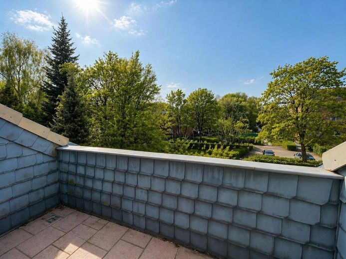 Jasne 2-pokojowe mieszkanie na poddaszu z balkonem i garażem jednostanowiskowym w spokojnej lokalizacji w Hamburgu-Bramfeld – Balkon